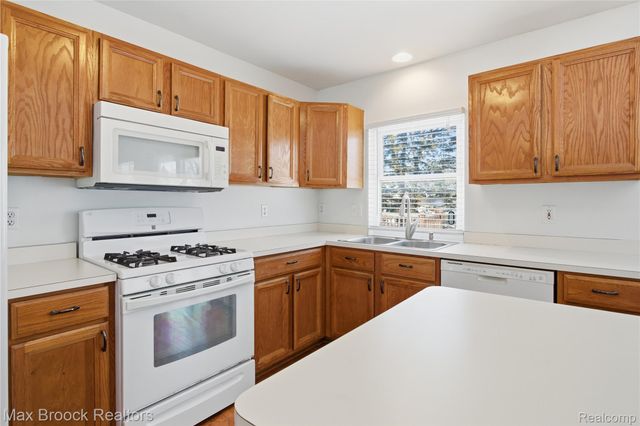 1418 Glenview Drive, Waterford Charter Township, MI 48327