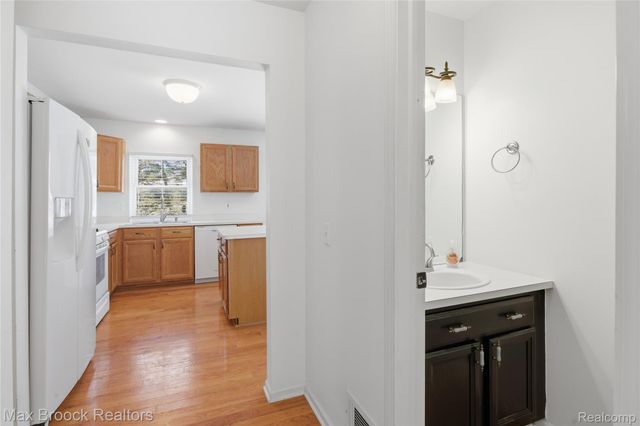 1418 Glenview Drive, Waterford Charter Township, MI 48327