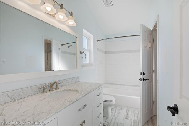 1418 Glenview Drive, Waterford Charter Township, MI 48327