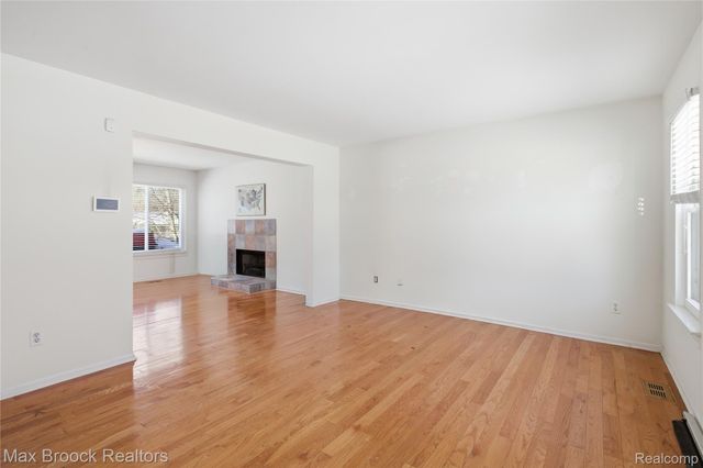 1418 Glenview Drive, Waterford Charter Township, MI 48327