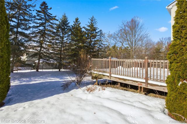 1418 Glenview Drive, Waterford Charter Township, MI 48327