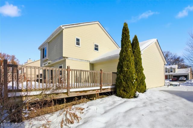 1418 Glenview Drive, Waterford Charter Township, MI 48327