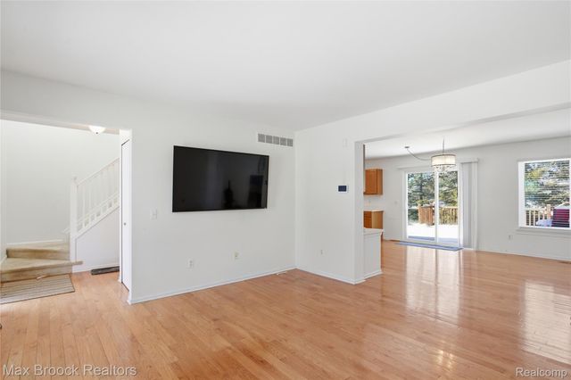 1418 Glenview Drive, Waterford Charter Township, MI 48327