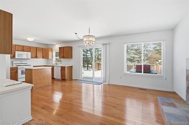 1418 Glenview Drive, Waterford Charter Township, MI 48327