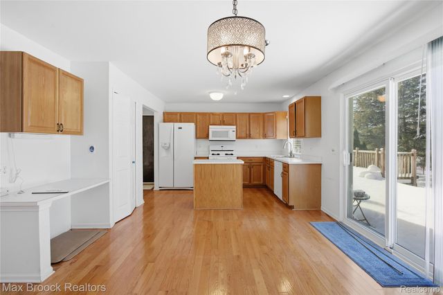 1418 Glenview Drive, Waterford Charter Township, MI 48327