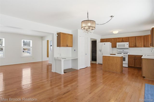 1418 Glenview Drive, Waterford Charter Township, MI 48327