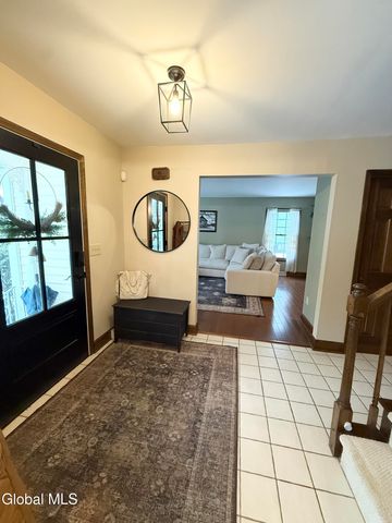 38 Deer Run Hollow, Halfmoon, NY 12065