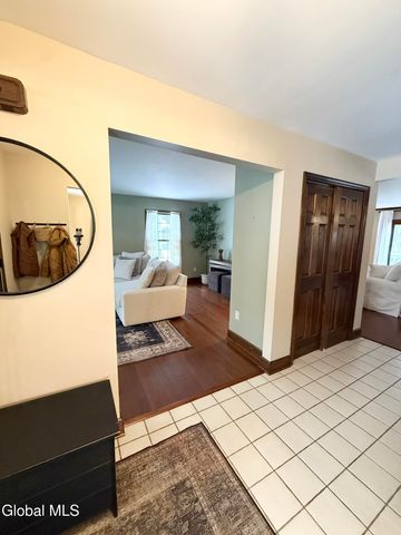 38 Deer Run Hollow, Halfmoon, NY 12065