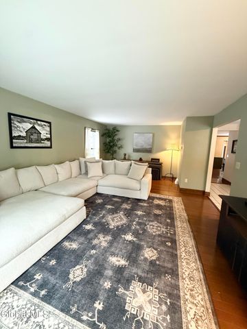 38 Deer Run Hollow, Halfmoon, NY 12065