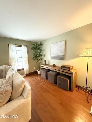 38 Deer Run Hollow, Halfmoon, NY 12065