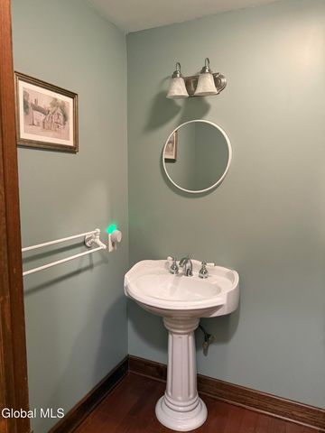 38 Deer Run Hollow, Halfmoon, NY 12065