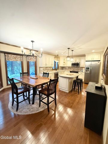 38 Deer Run Hollow, Halfmoon, NY 12065