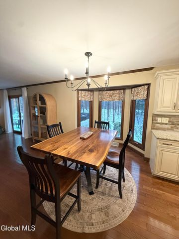 38 Deer Run Hollow, Halfmoon, NY 12065