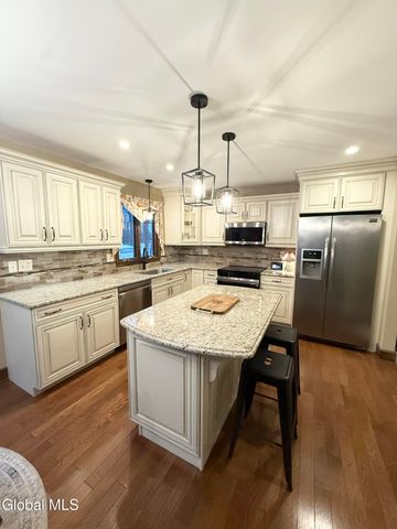 38 Deer Run Hollow, Halfmoon, NY 12065