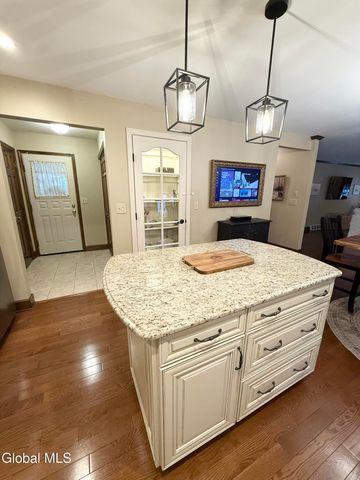 38 Deer Run Hollow, Halfmoon, NY 12065