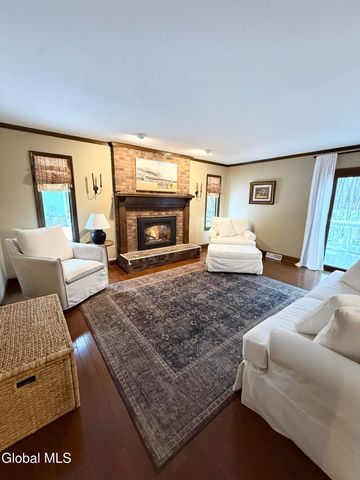 38 Deer Run Hollow, Halfmoon, NY 12065