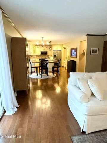 38 Deer Run Hollow, Halfmoon, NY 12065