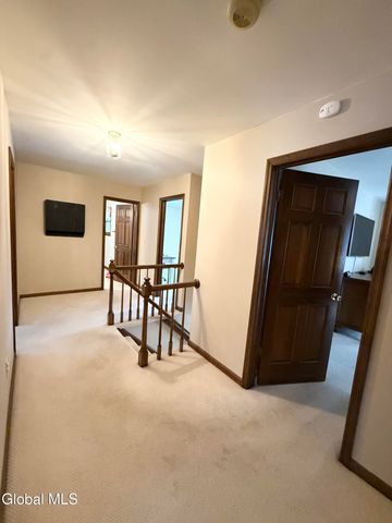 38 Deer Run Hollow, Halfmoon, NY 12065