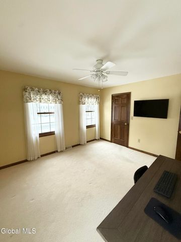 38 Deer Run Hollow, Halfmoon, NY 12065