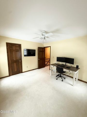 38 Deer Run Hollow, Halfmoon, NY 12065