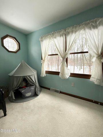 38 Deer Run Hollow, Halfmoon, NY 12065