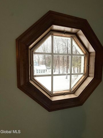 38 Deer Run Hollow, Halfmoon, NY 12065