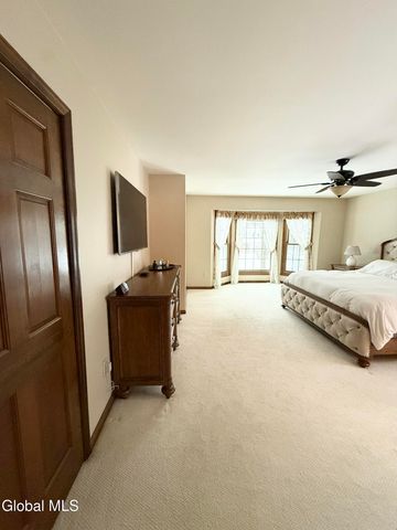 38 Deer Run Hollow, Halfmoon, NY 12065