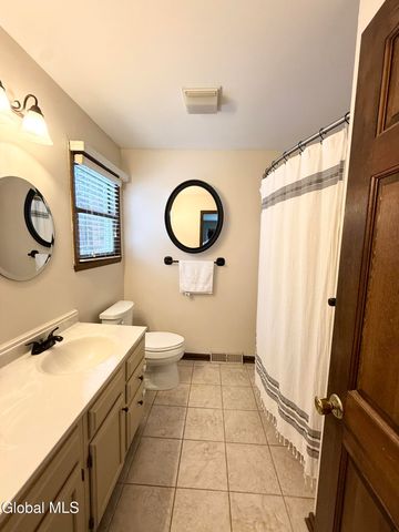 38 Deer Run Hollow, Halfmoon, NY 12065