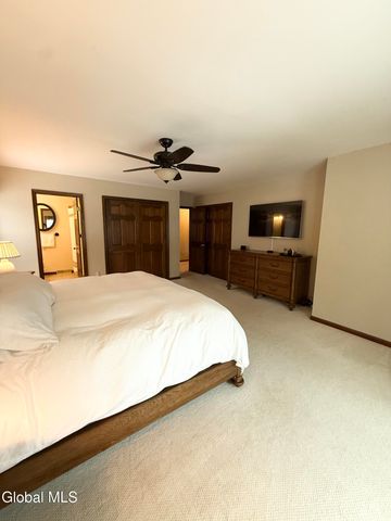 38 Deer Run Hollow, Halfmoon, NY 12065