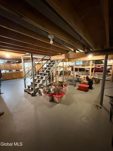 38 Deer Run Hollow, Halfmoon, NY 12065