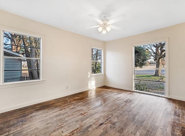 849 Singapore Drive, Wake Village, TX 75501