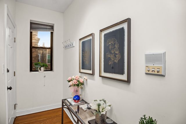 2218 W Thome Avenue 3N, Chicago, IL 60659