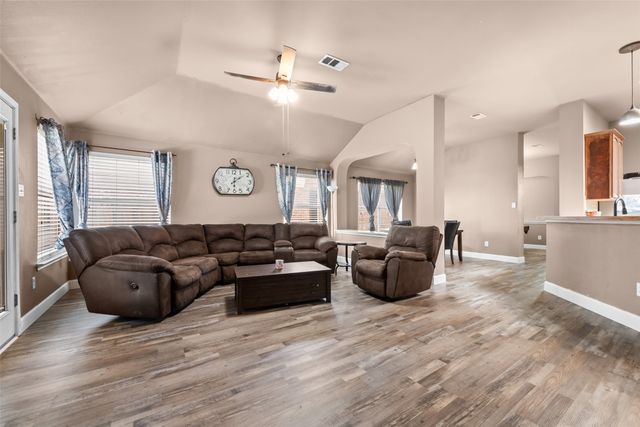 4828 Summer Oaks Lane, Fort Worth, TX 76123