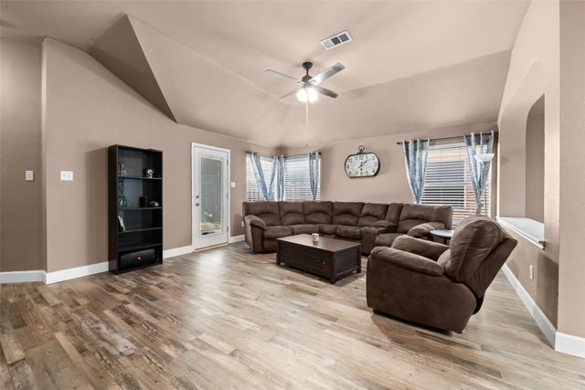 4828 Summer Oaks Lane, Fort Worth, TX 76123