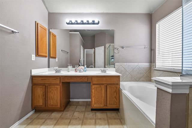 4828 Summer Oaks Lane, Fort Worth, TX 76123