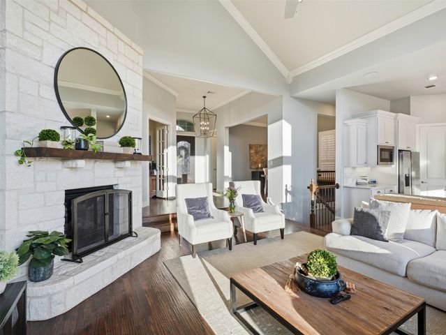 1221 Falcon Drive, Grapevine, TX 76051