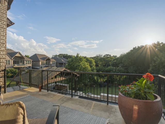 1221 Falcon Drive, Grapevine, TX 76051