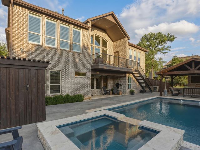 1221 Falcon Drive, Grapevine, TX 76051