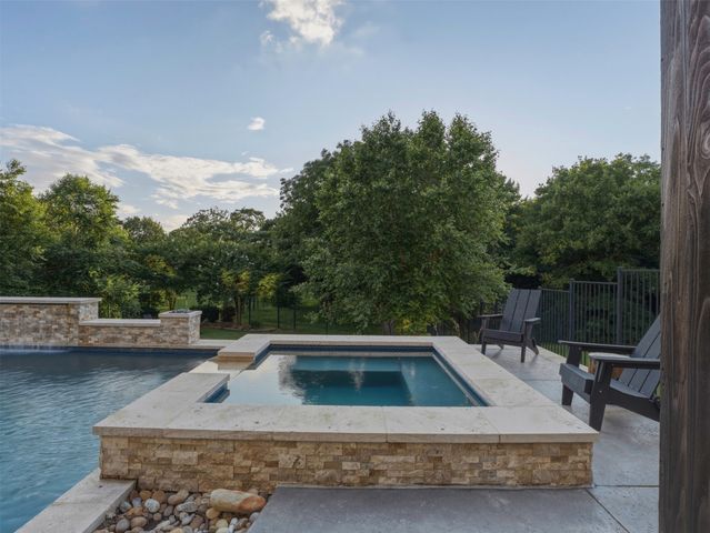 1221 Falcon Drive, Grapevine, TX 76051