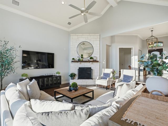 1221 Falcon Drive, Grapevine, TX 76051