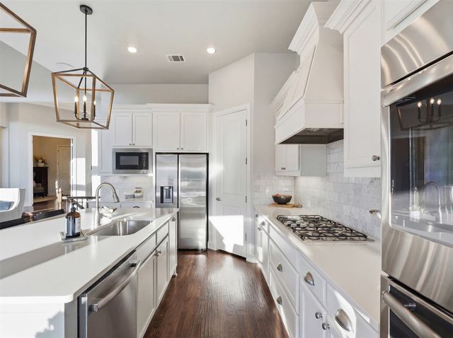 1221 Falcon Drive, Grapevine, TX 76051