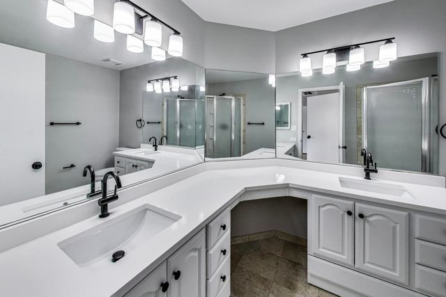 2105 Glasgow Court 2105, Hanover Park, IL 60133