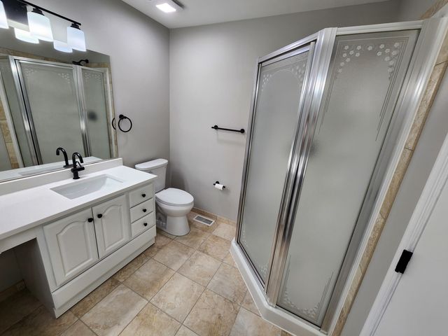 2105 Glasgow Court 2105, Hanover Park, IL 60133
