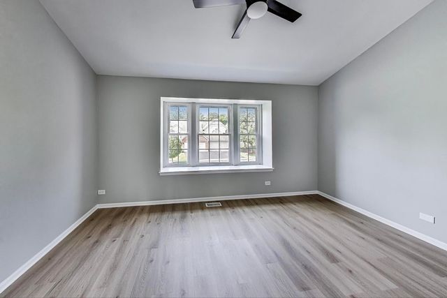 2105 Glasgow Court 2105, Hanover Park, IL 60133