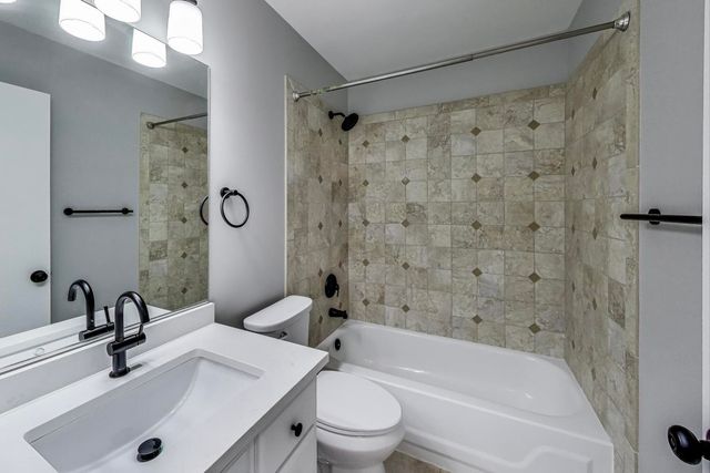 2105 Glasgow Court 2105, Hanover Park, IL 60133