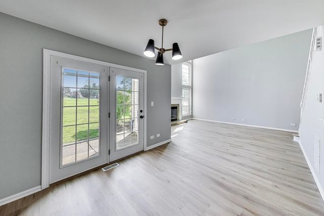 2105 Glasgow Court 2105, Hanover Park, IL 60133
