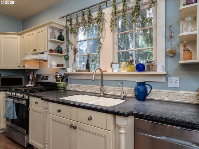 24305 Ne HIGHWAY 240, Newberg, OR 97132