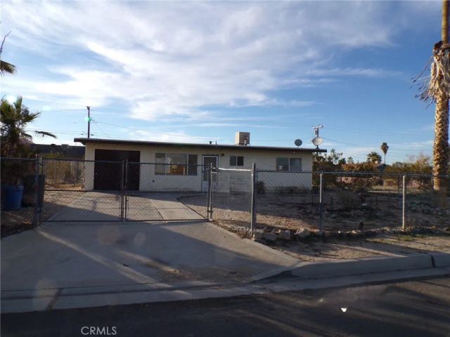 6810 Maude Adams, 29 Palms, CA 92277