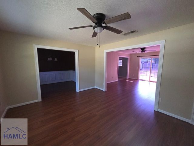 621 Parker Drive, Hinesville, GA 31313