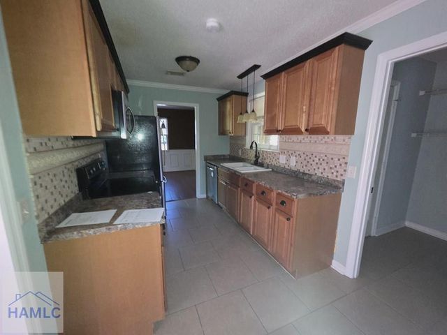 621 Parker Drive, Hinesville, GA 31313